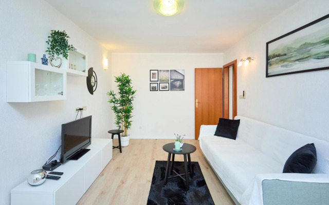 Apartment Promenada- 4pax with Parking