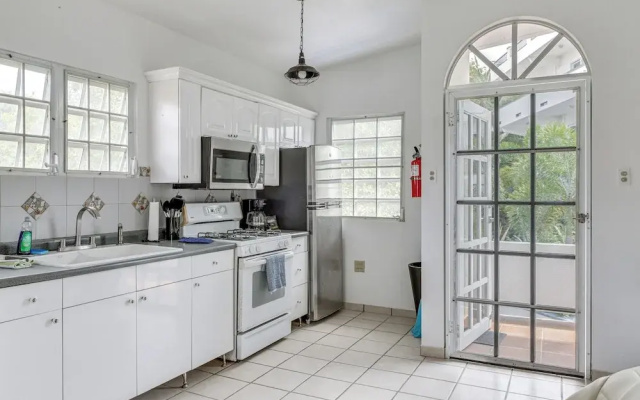 Walk to Beach! Vieques Casita w/ Pool Access