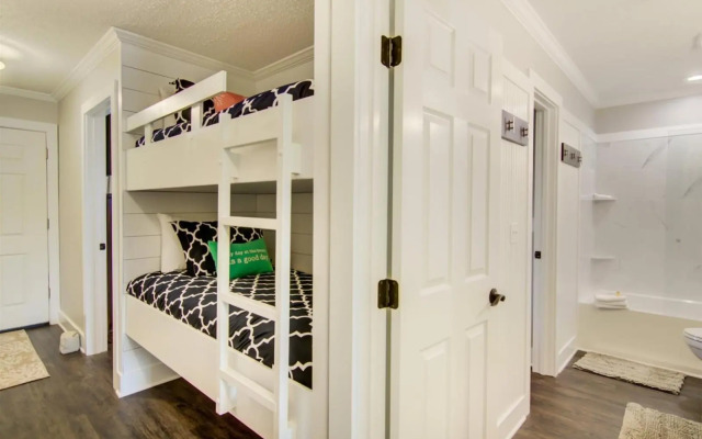 8 A, One Bedroom Condo