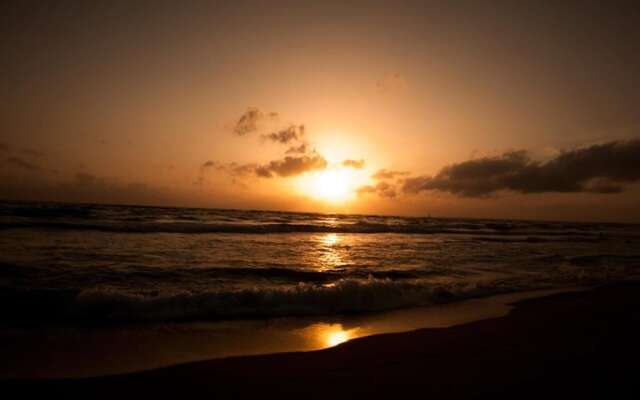 Lavinia Beach Hostel