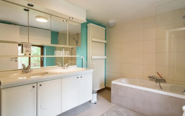 Pleasant Holiday Home With Garden in Ciney