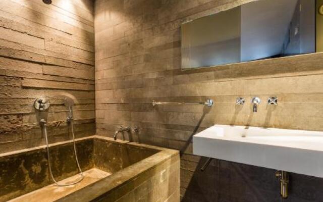 Cmg Deluxe Tour Eiffel V