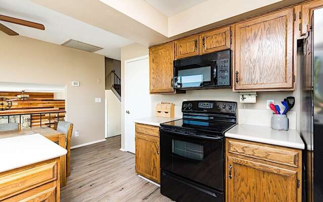 Shadow Mountain Retreat 4BR by Casago