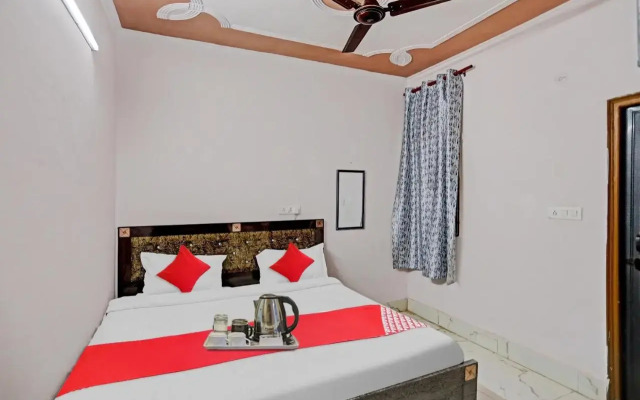 OYO Flagship 70155 Royal Stay