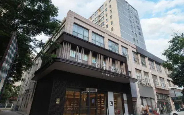 JI Hotel (Xiangyang Xiangzhou District Minfa Square)