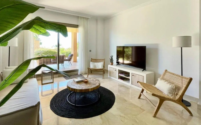 Modern and luxurious holiday home with sea views in Benahavís