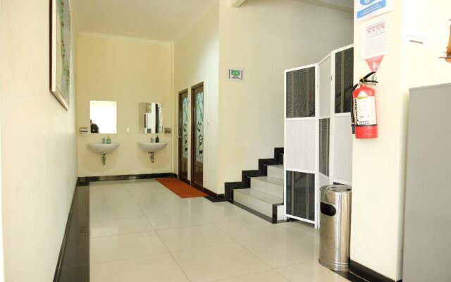 OYO 1616 Hotel Central City 2