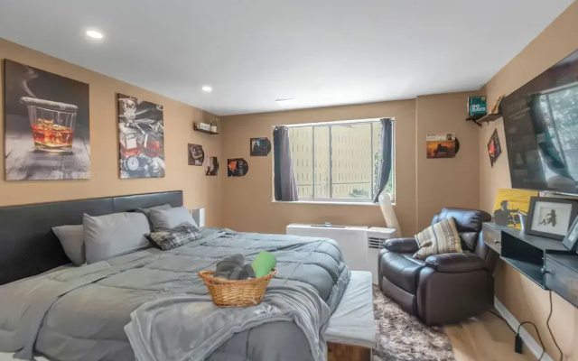 Lux 2BR Condo w/ King Beds DTWN