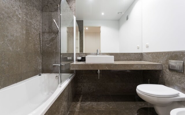 Chiado Modern Three-Bedroom Apartment - by LU Holidays