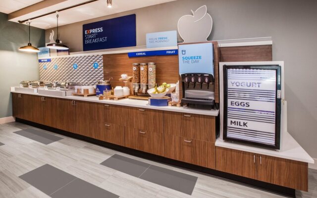 Holiday Inn Express Indianapolis - Southeast by IHG