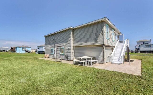 Walk to Beach: Charming Home w/ Deck in Galveston
