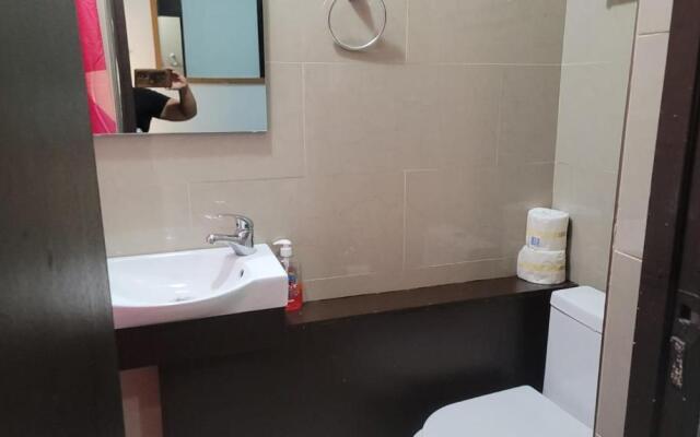 Near beach, restaurant and bars Sleeps 6 with 2baths