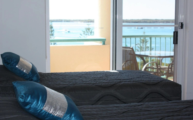 Royal Pacific Resort – Guest Rooms – Gold Coast