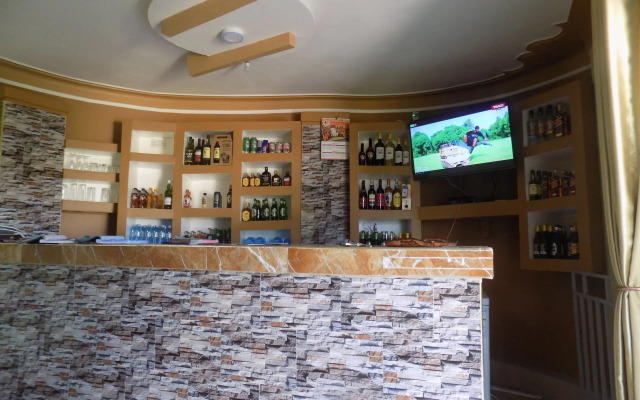 Deluxe Hotel - Ishaka