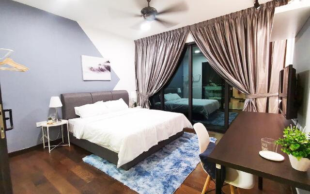 Almas Deluxe Suites (WIFI-#3) @ UHA Home