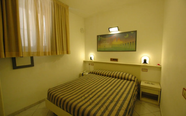 Hotel Crystal & Residence