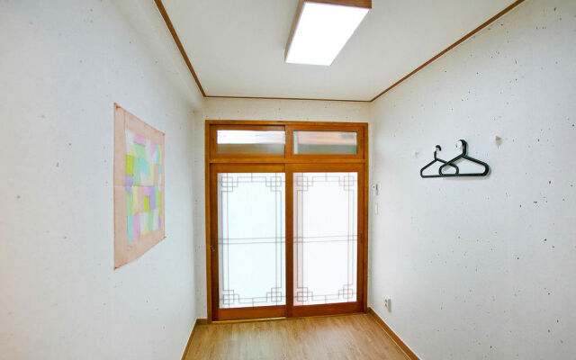 Go Woon Dang Hanok Guest House