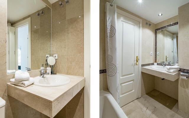 SAM2.4I- Cozy apartment walking distance to beach