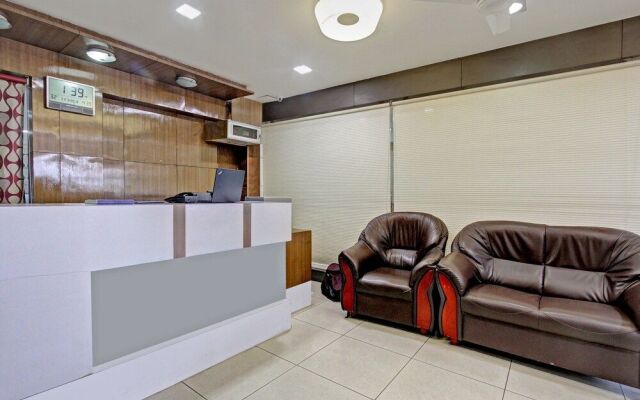 Oyo 44203 Sri Manis Residency