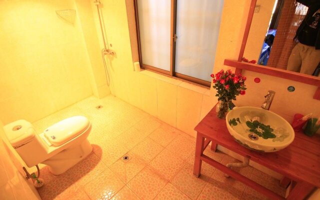 Lijiang Shuhe Shi Wu Wan Hostel