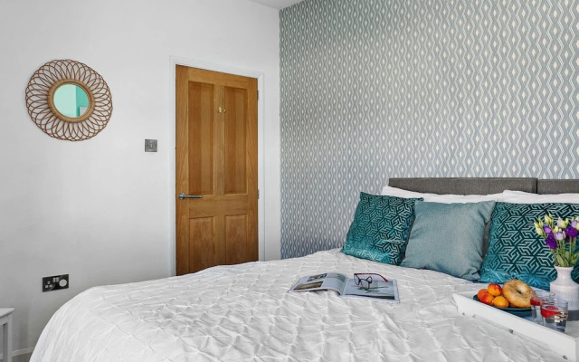 The Terrace - Bright Characterful and Near Beaches
