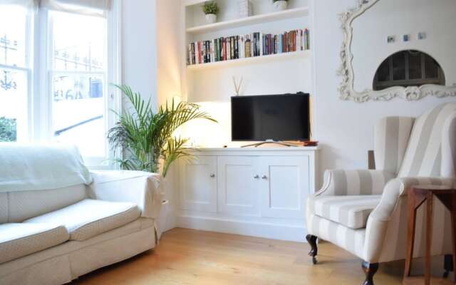 Shepherd&#39;s Bush 2 Bedroom Flat With Garden