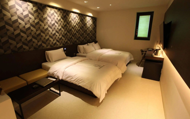 Avenue Nine Hotel