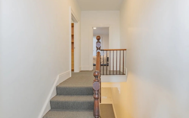 4 Bedroom House - Hobart CBD - Parking