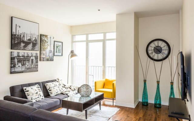 Airy Downtown Apartments by Nuage