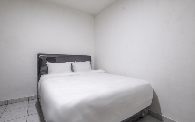 OYO 2391 Baladewa Residence Syariah