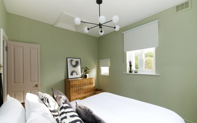 The Fulham Wonder - Stylish 4bdr Flat With Garden