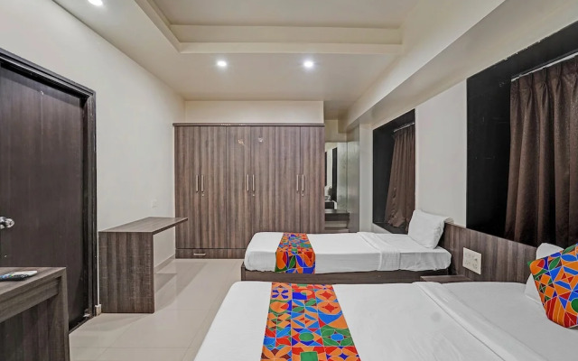 Fabhotel Royal Inn I
