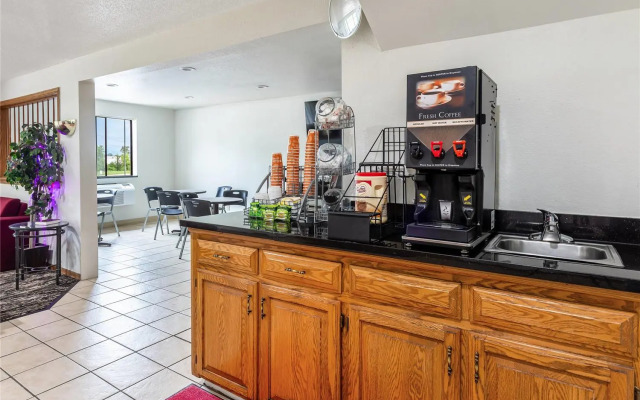 Quality Inn & Suites Howe - Sturgis