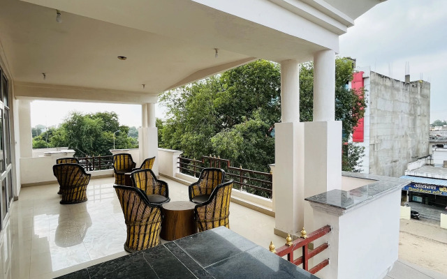 OYO 17284 Hotel Vrindavan Palace