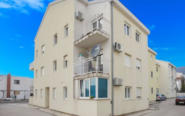 Modern Apartment in Kaštel Lukšic With Sea Nearby