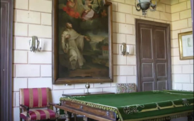 Pavillion du Chateau de Saint Augustin