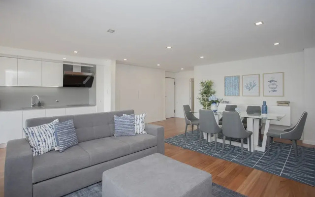 Liiiving - Luxury River View Apartment V