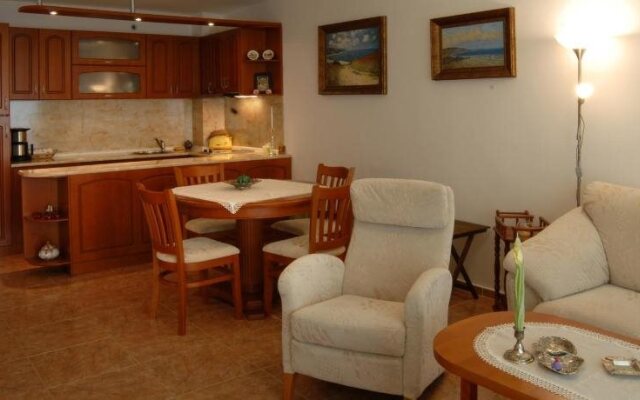 Briz-Seabreeze Hotel