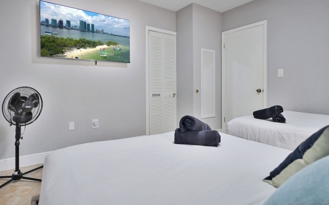 Happy Escape, 15 Min to Beach, Massage Shower Jets, Bar, and BBQ - photo 4