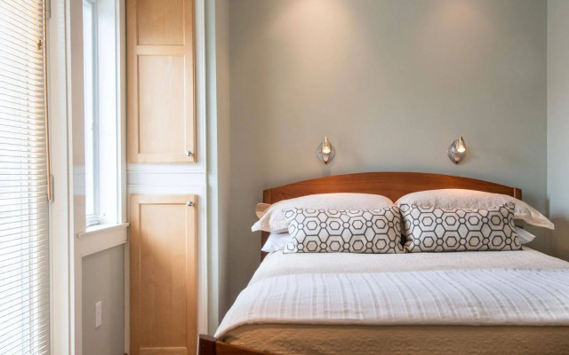 8 Dyer Hotel