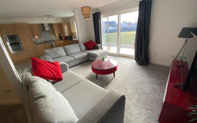 The Duplex Nairn- Spacious 3 Bedroom with sunny balcony