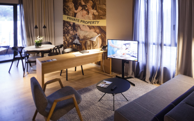 One Suite Hotel