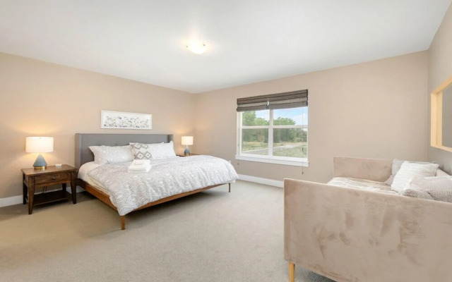 Amazing Urban Townhome Near Breweries & River!