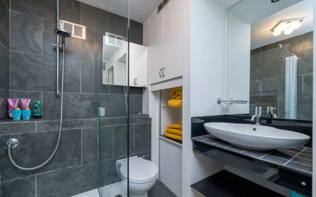 Altido 2-Bed Flat W/ Thames View