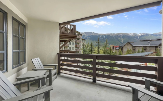 Amazing Condo Center Village Unit, Short Walk to American Eagle - PP310 by RedAwning