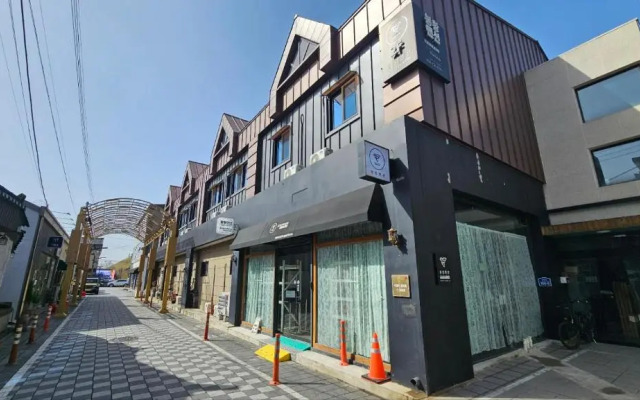 Gyeongju BongwhangMansion