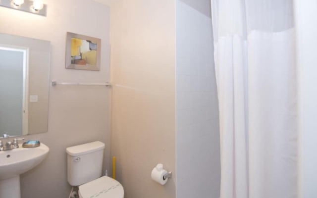 Vacation Townhome Next to Parks Cb3163