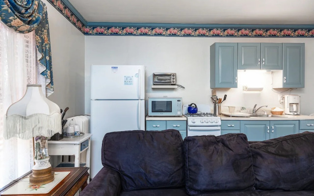 Antoinette's Apartments & Suites