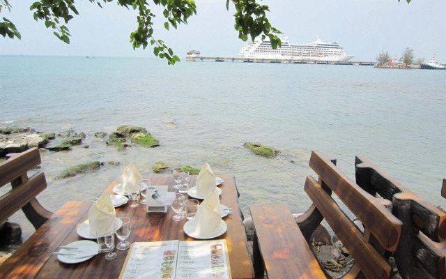 New Beach Hotel