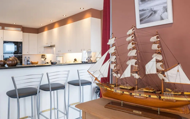 Apartment With Frontal Sea-views